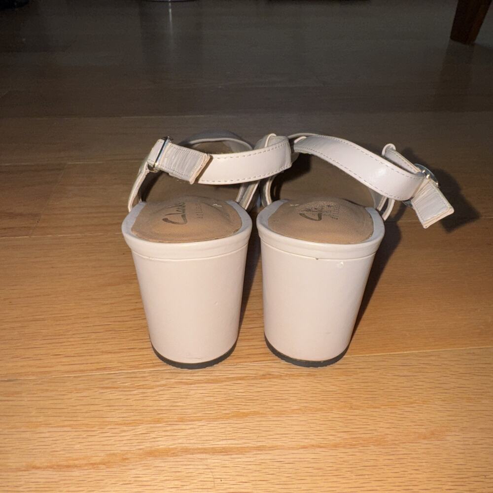 Clarks Linvale Loop Slingback Pumps Kitten Heels Pointed Toe Sz 9 Beige-Blush - Picture 7 of 8